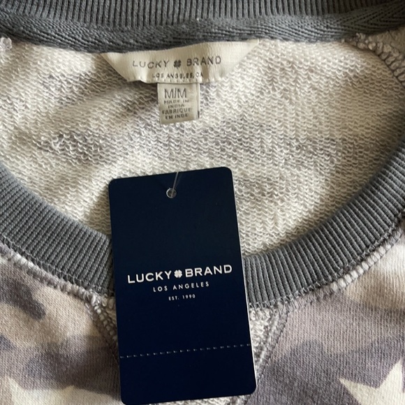 🆕 Lucky Brand Camo and Stars Grey Sweatshirt - Picture 2 of 7